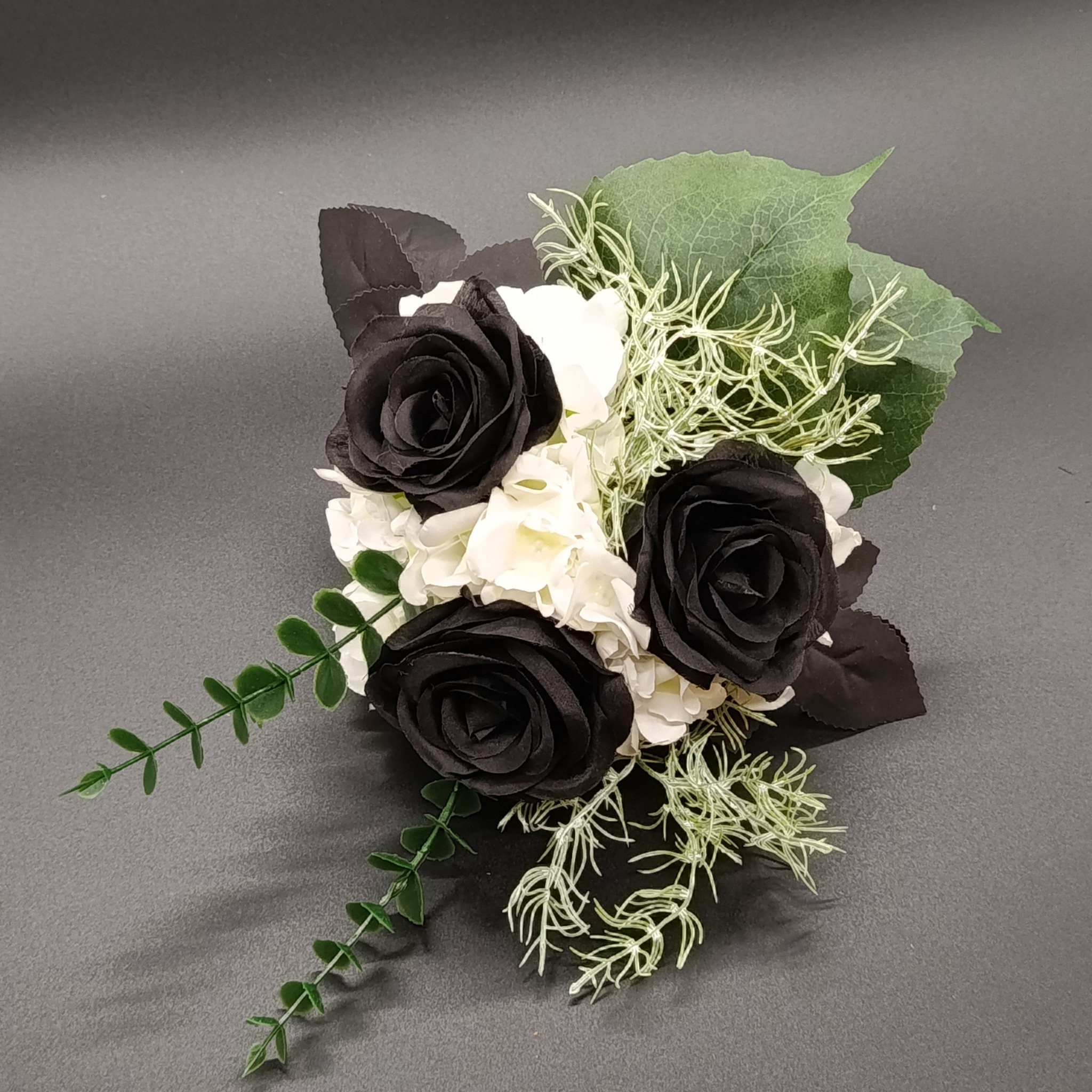 Flores Noctis – Kunst- & Seidenblumenstrauß – Schwarz & Weiß